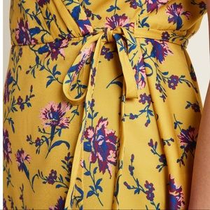 Tie-Around Sleeveless Top in Mustard Floral